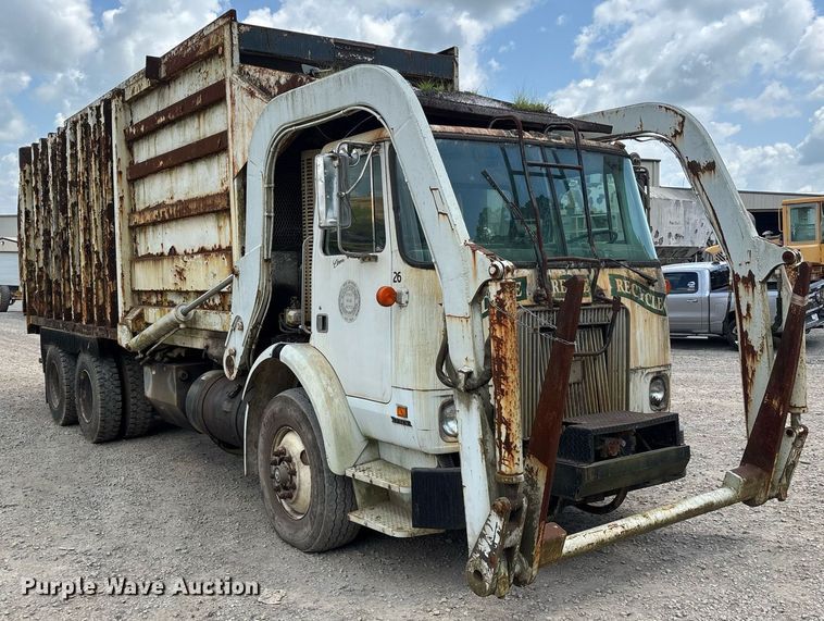 image for item DW7094 1997 Volvo Xpeditor refuse truck