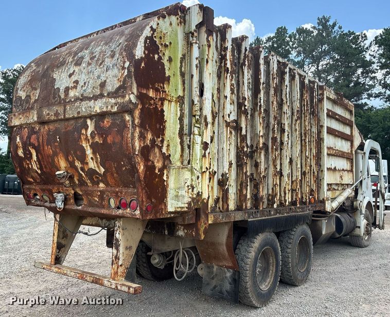 image for item DW7094 1997 Volvo Xpeditor refuse truck