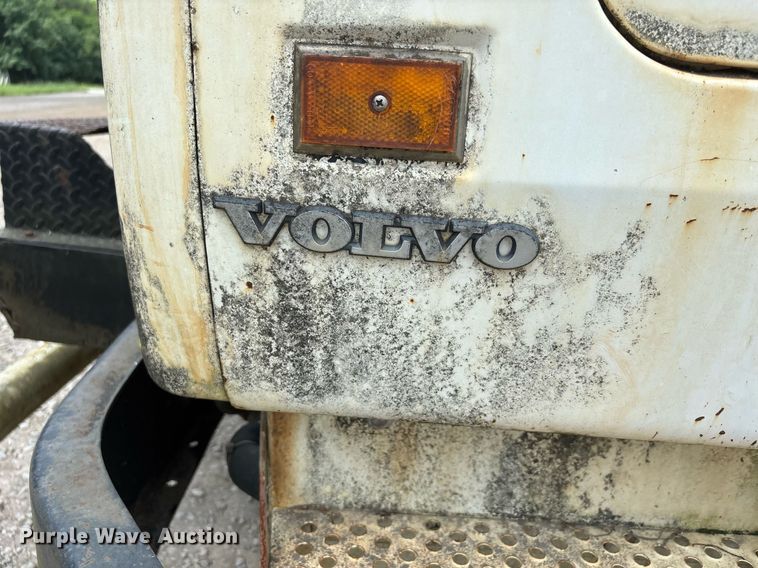 image for item DW7094 1997 Volvo Xpeditor refuse truck