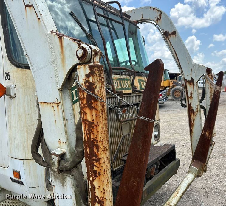 image for item DW7094 1997 Volvo Xpeditor refuse truck