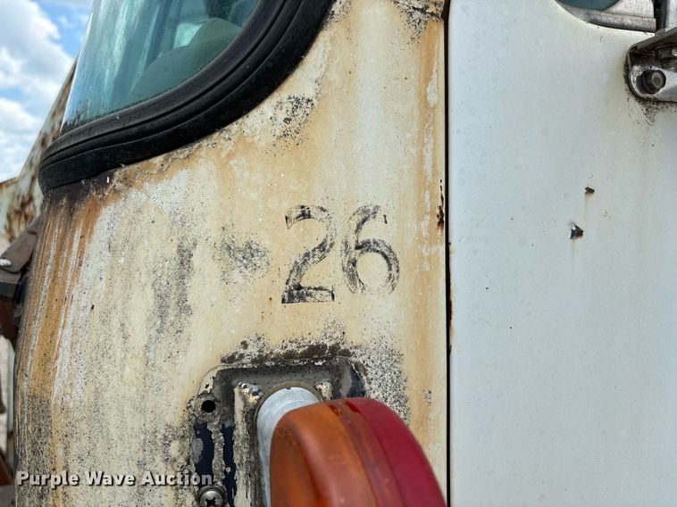 image for item DW7094 1997 Volvo Xpeditor refuse truck