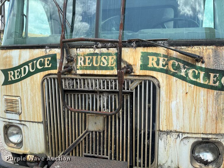 image for item DW7094 1997 Volvo Xpeditor refuse truck