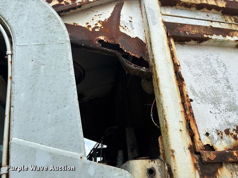 image for item DW7094 1997 Volvo Xpeditor refuse truck