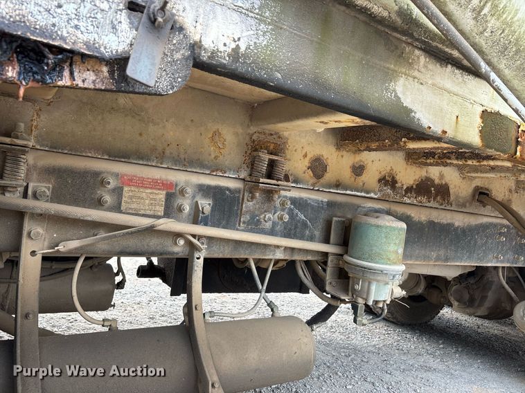 image for item DW7094 1997 Volvo Xpeditor refuse truck