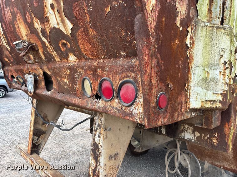 image for item DW7094 1997 Volvo Xpeditor refuse truck