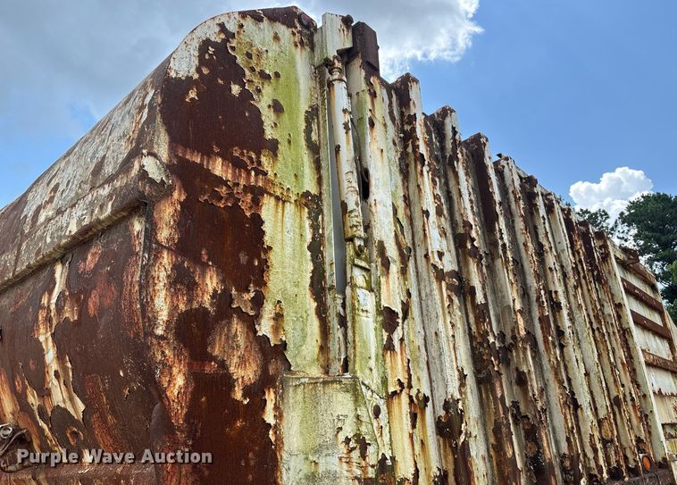 image for item DW7094 1997 Volvo Xpeditor refuse truck