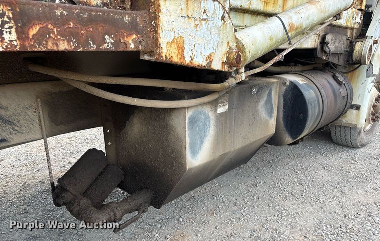 image for item DW7094 1997 Volvo Xpeditor refuse truck