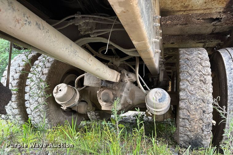 image for item DW7094 1997 Volvo Xpeditor refuse truck