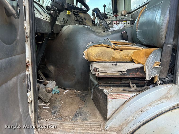 image for item DW7094 1997 Volvo Xpeditor refuse truck