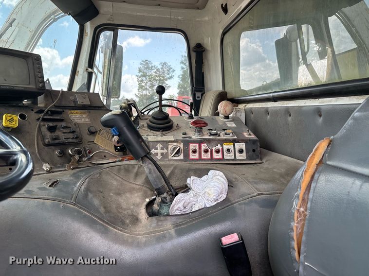 image for item DW7094 1997 Volvo Xpeditor refuse truck