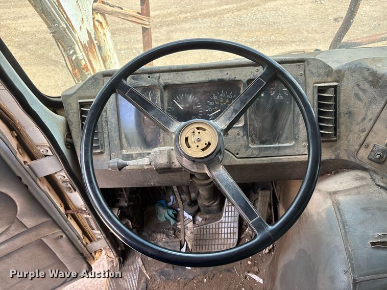 image for item DW7094 1997 Volvo Xpeditor refuse truck