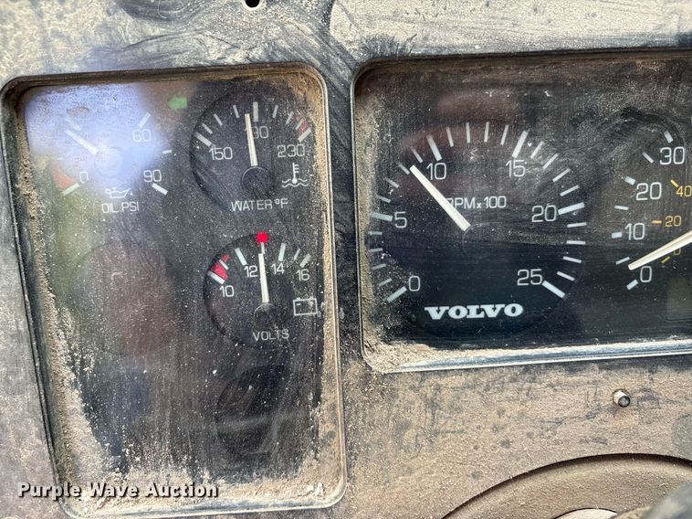 image for item DW7094 1997 Volvo Xpeditor refuse truck