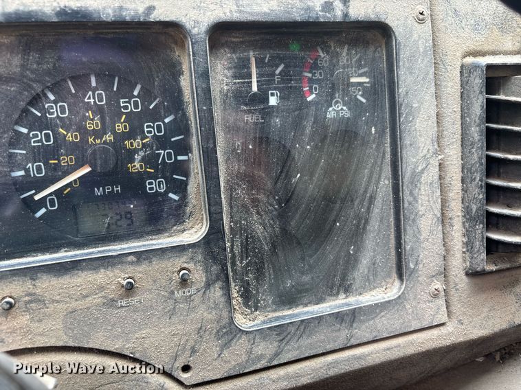 image for item DW7094 1997 Volvo Xpeditor refuse truck