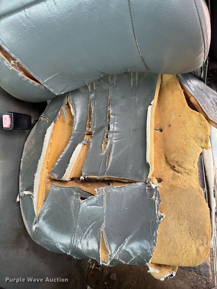 image for item DW7094 1997 Volvo Xpeditor refuse truck