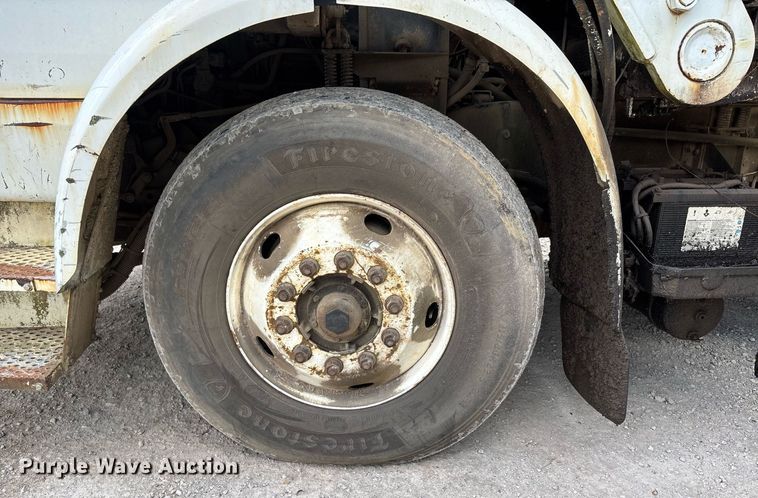 image for item DW7094 1997 Volvo Xpeditor refuse truck