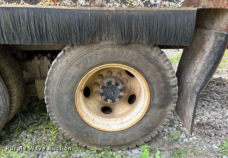 image for item DW7094 1997 Volvo Xpeditor refuse truck