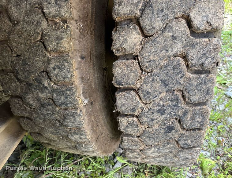 image for item DW7094 1997 Volvo Xpeditor refuse truck