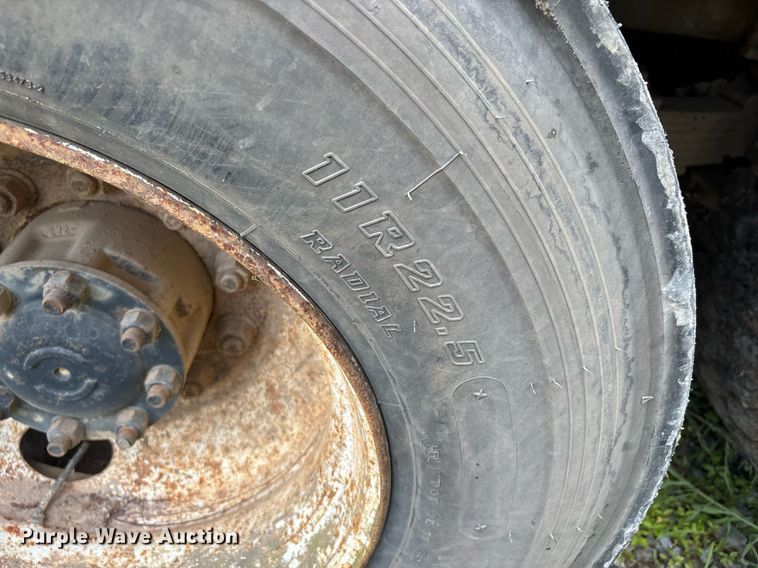 image for item DW7094 1997 Volvo Xpeditor refuse truck