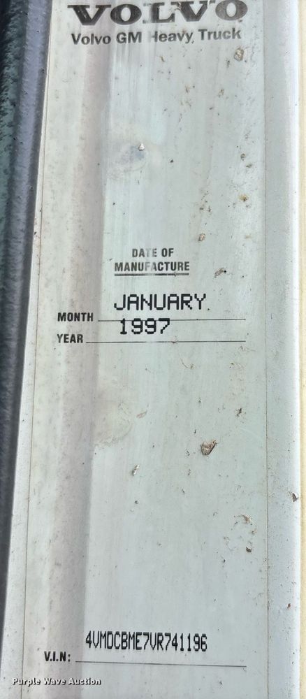image for item DW7094 1997 Volvo Xpeditor refuse truck
