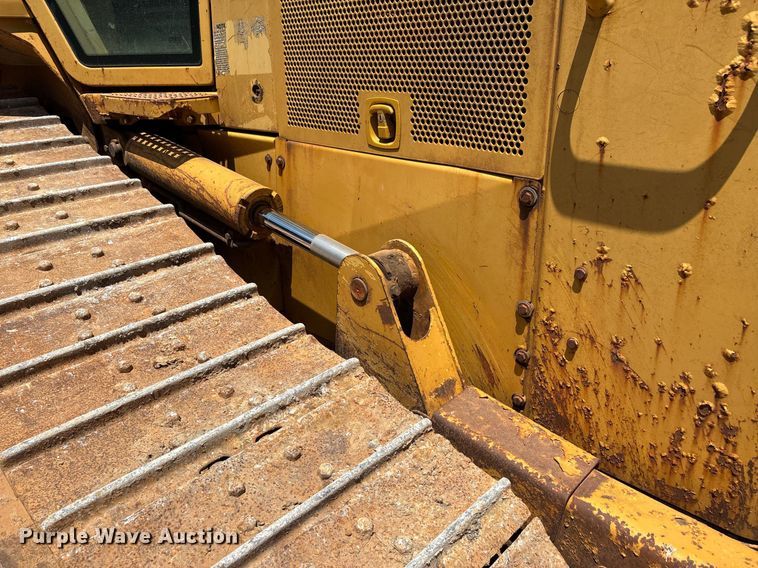 image for item DW7095 2006 Caterpillar D5N XL dozer