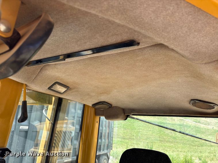 image for item DW7095 2006 Caterpillar D5N XL dozer