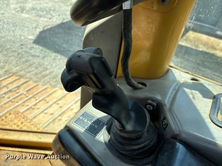 image for item DW7095 2006 Caterpillar D5N XL dozer