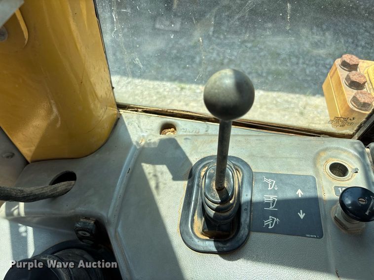 image for item DW7095 2006 Caterpillar D5N XL dozer