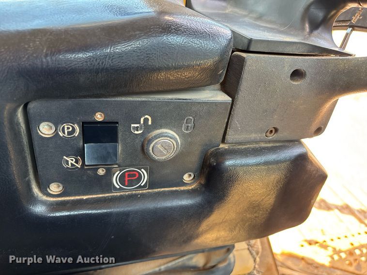 image for item DW7095 2006 Caterpillar D5N XL dozer