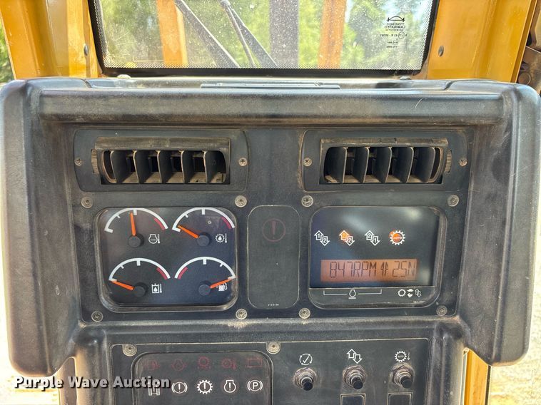 image for item DW7095 2006 Caterpillar D5N XL dozer