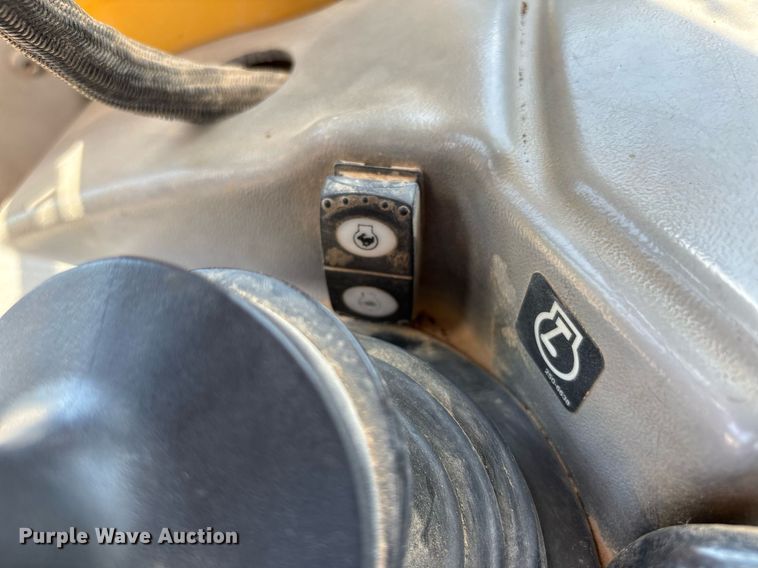 image for item DW7095 2006 Caterpillar D5N XL dozer