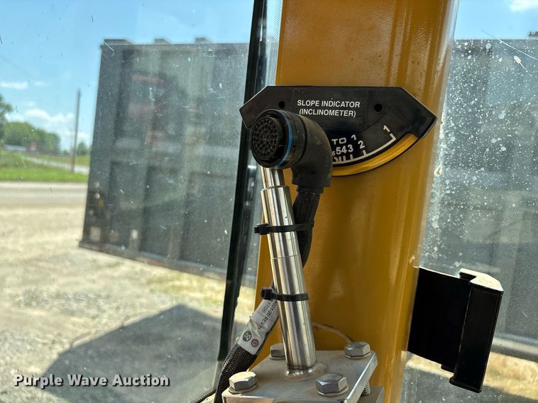 image for item DW7095 2006 Caterpillar D5N XL dozer