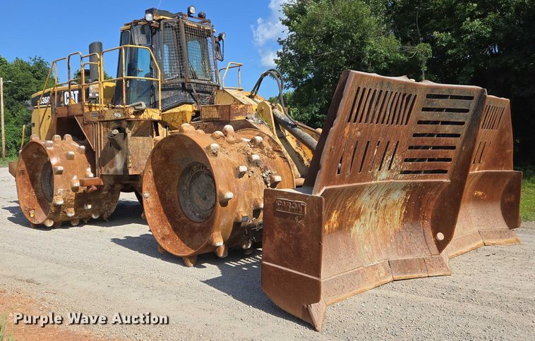 image for item DW7096 2001 Caterpillar 836G landfill compactor