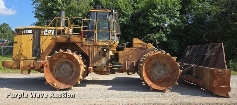 image for item DW7096 2001 Caterpillar 836G landfill compactor