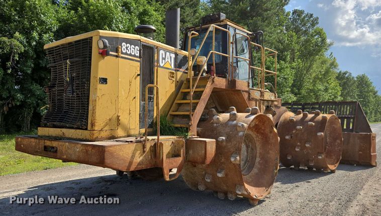 image for item DW7096 2001 Caterpillar 836G landfill compactor
