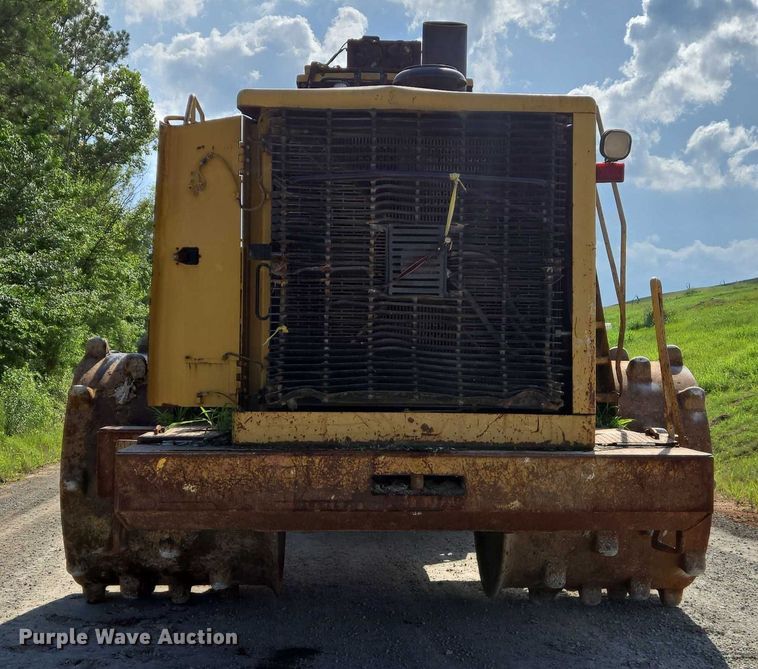 image for item DW7096 2001 Caterpillar 836G landfill compactor