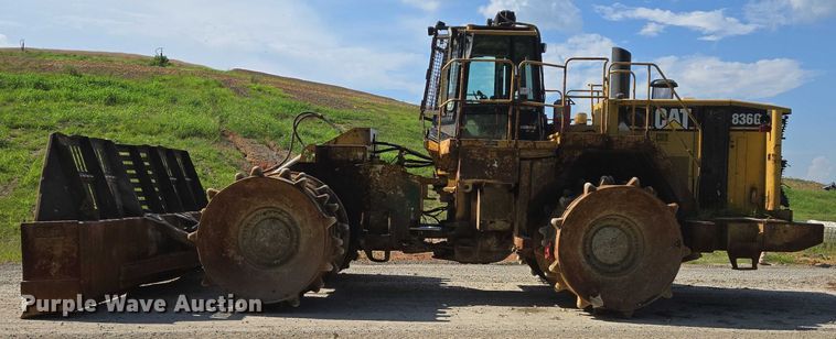image for item DW7096 2001 Caterpillar 836G landfill compactor