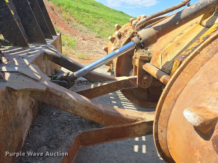 image for item DW7096 2001 Caterpillar 836G landfill compactor