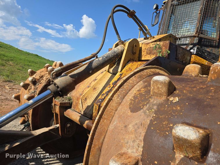 image for item DW7096 2001 Caterpillar 836G landfill compactor