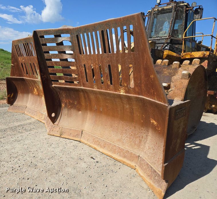 image for item DW7096 2001 Caterpillar 836G landfill compactor