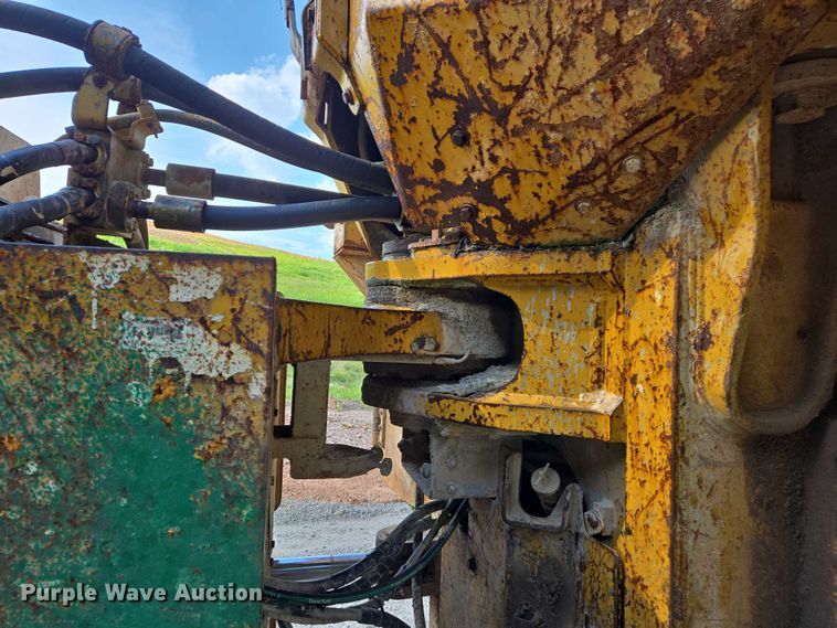 image for item DW7096 2001 Caterpillar 836G landfill compactor