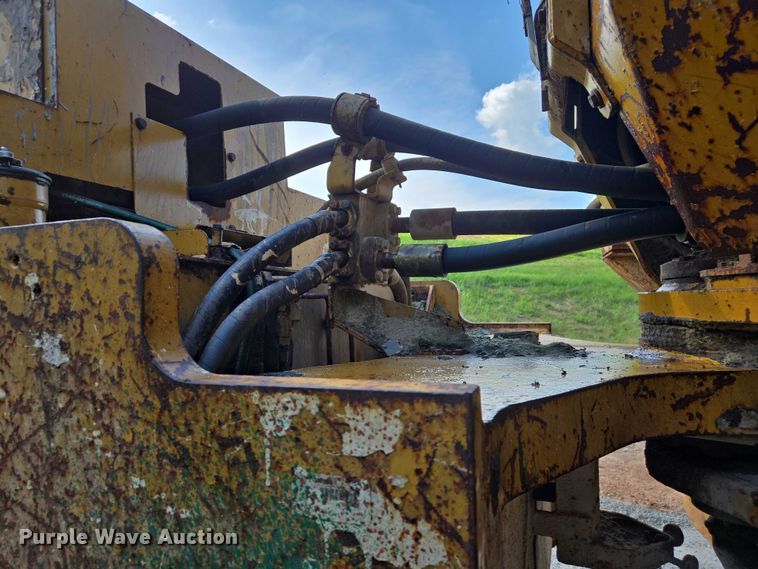 image for item DW7096 2001 Caterpillar 836G landfill compactor