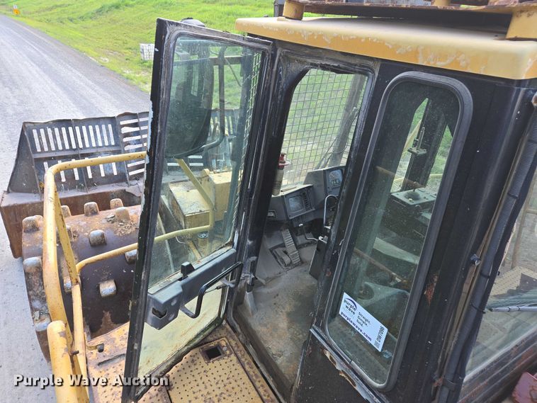 image for item DW7096 2001 Caterpillar 836G landfill compactor