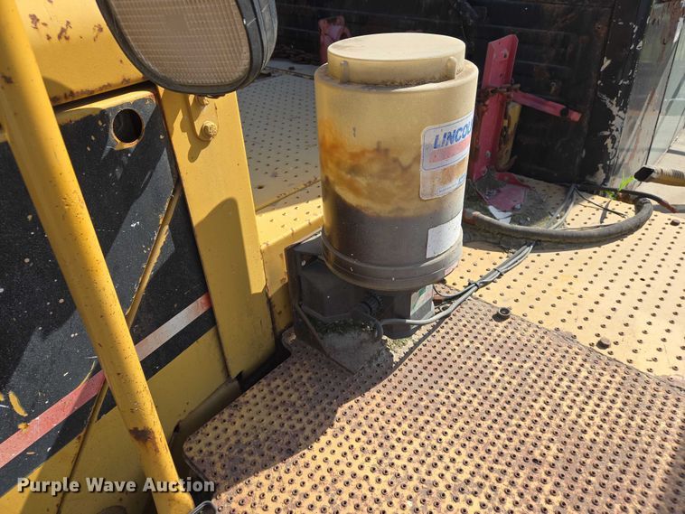 image for item DW7096 2001 Caterpillar 836G landfill compactor