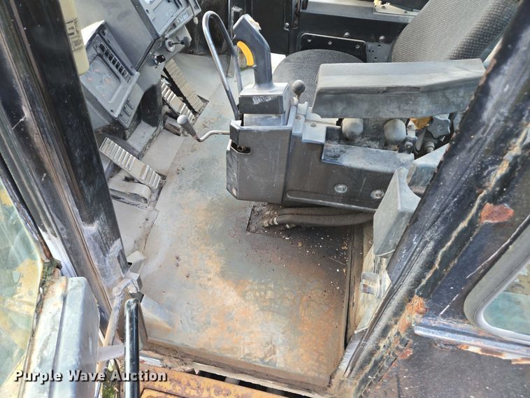 image for item DW7096 2001 Caterpillar 836G landfill compactor