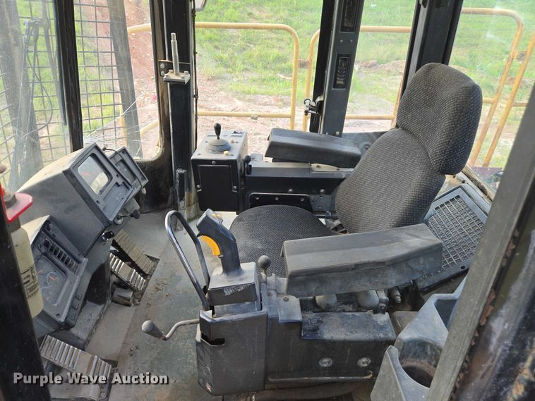 image for item DW7096 2001 Caterpillar 836G landfill compactor