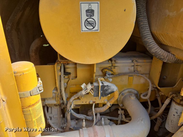 image for item DW7096 2001 Caterpillar 836G landfill compactor