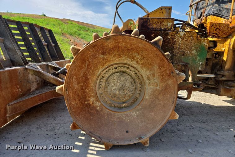 image for item DW7096 2001 Caterpillar 836G landfill compactor