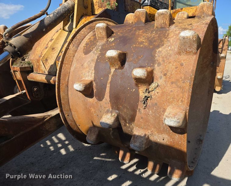 image for item DW7096 2001 Caterpillar 836G landfill compactor