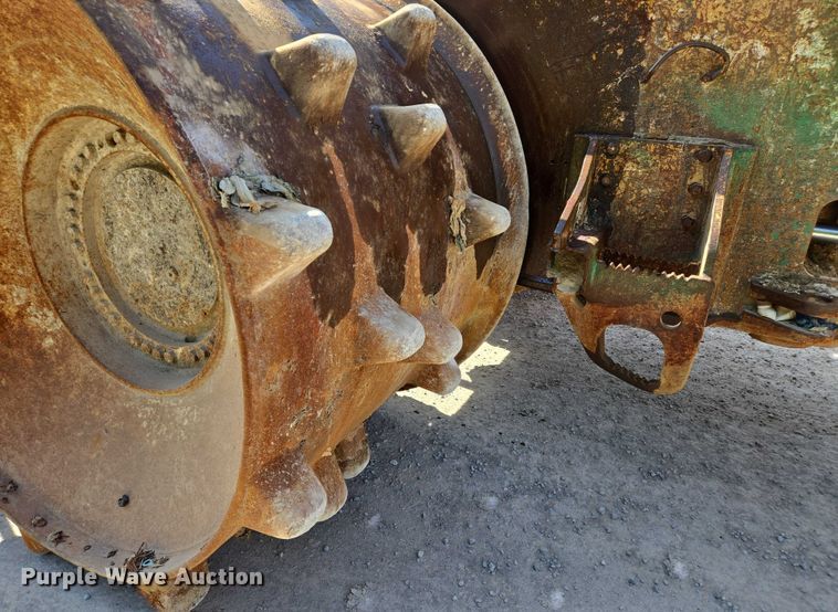 image for item DW7096 2001 Caterpillar 836G landfill compactor