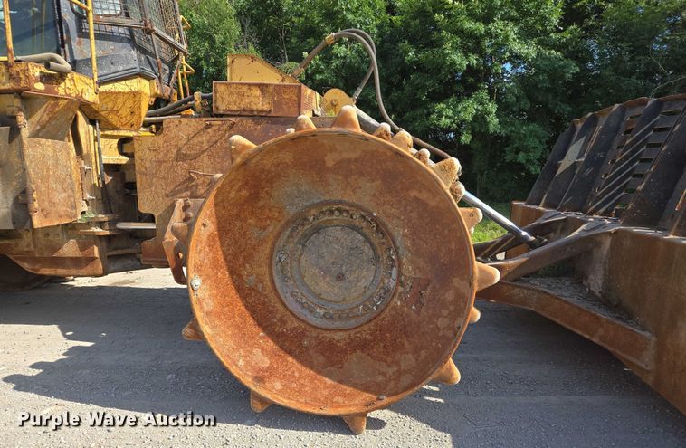 image for item DW7096 2001 Caterpillar 836G landfill compactor